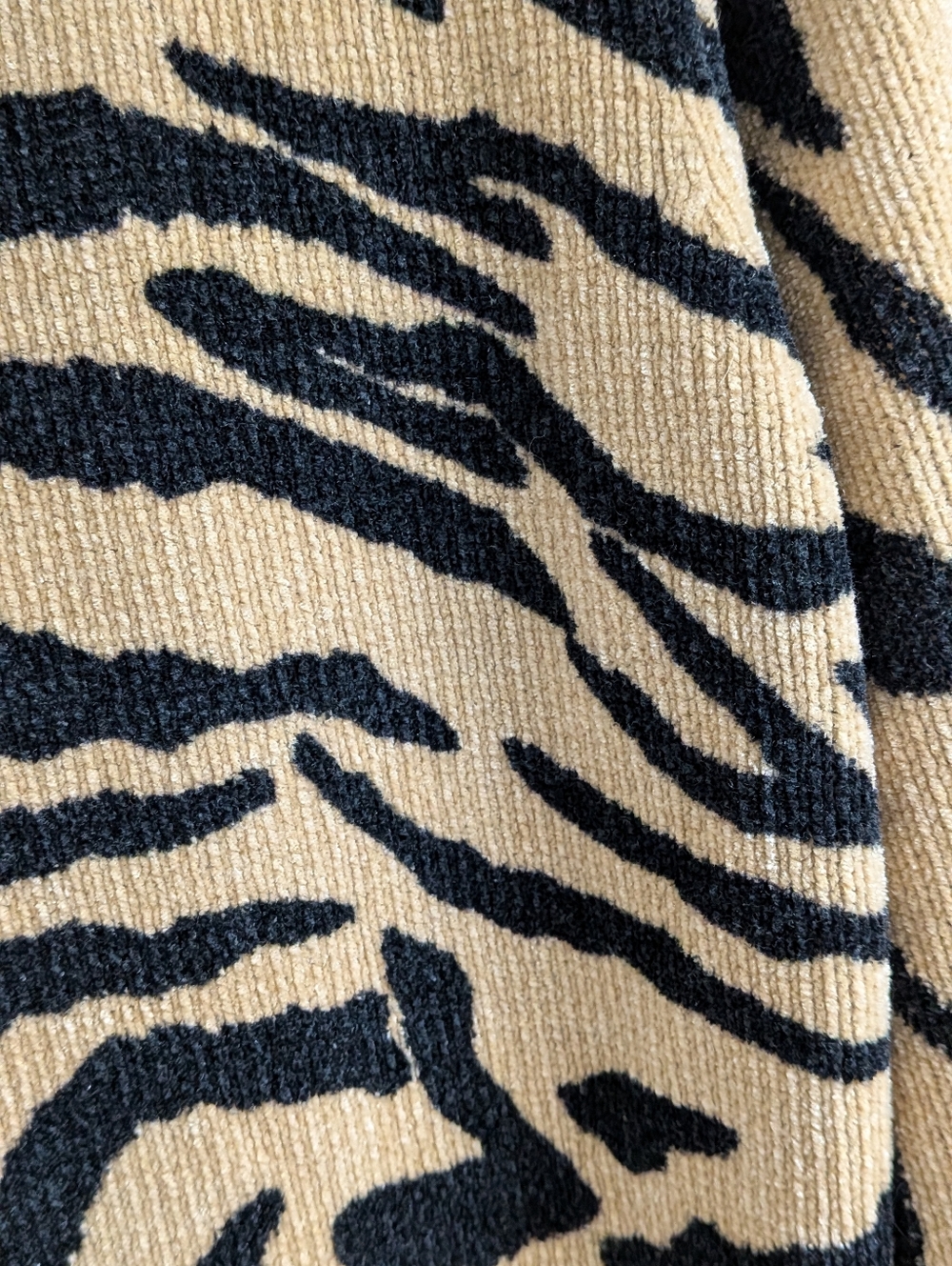 Women's Vintage KITKIT Zebra Print Sweater Medium Like New Chenille Tan Black - Picture 4 of 4